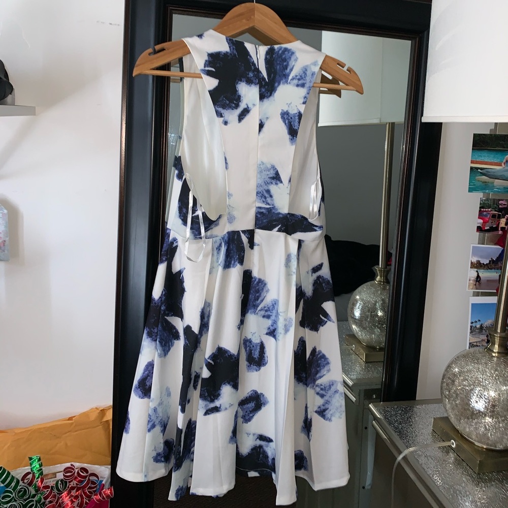 Lulus Seeing Chic Blue and Ivory Print Skater - Picture 4 of 6
